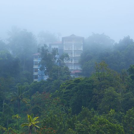 Spice Country Resort Chithirapuram Exterior foto